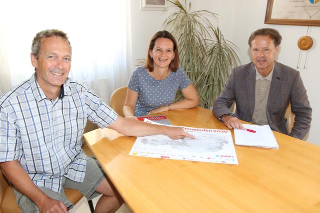 Finanzabteilungsleiter Andreas Eder, Bürgermeisterin Kerstin Suchan-Mayr und Stadtamtsdirektor Rudolf Steinke.