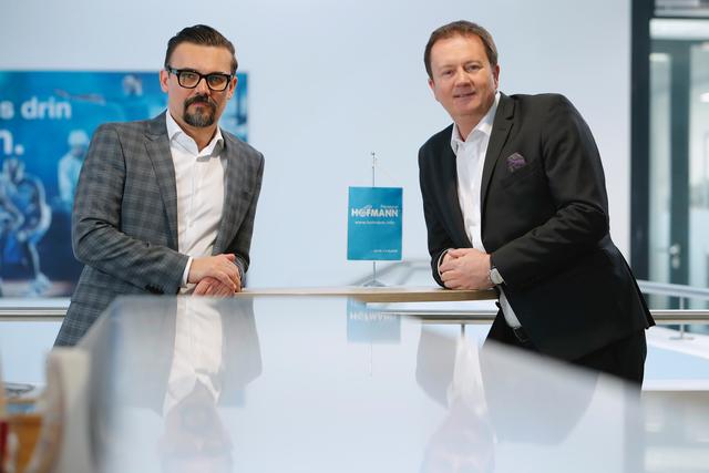 Roland Fürst (links) und Helmut Herzog, Geschäftsführer von Hofmann Personal Österreich können auf ein erfolgreiches Wirtschaftsjahr 2019 zurückblicken und sehen das Unternehmen für den Re-Start gut gerüstet. | Foto: Hofmann Personal