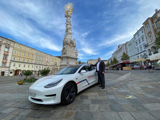 Die Free Now-Taxis befördern jetzt auch KundInnen in Linz.