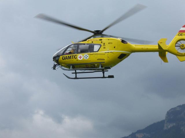 Radfahrer wurde schwer verletzt ins Klinikum Klagenfurt geflogen.