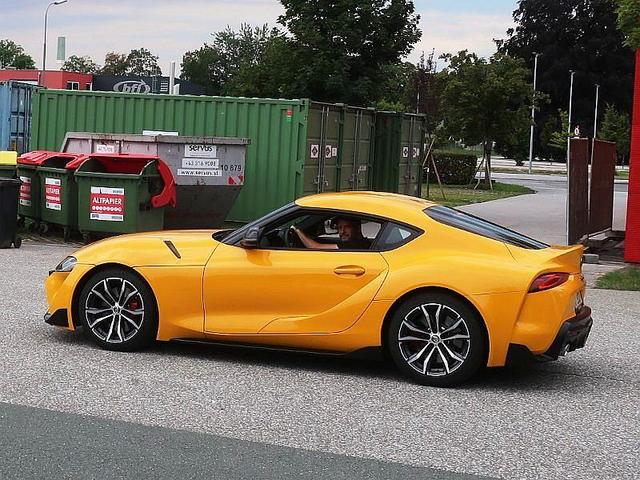 Zweisitzer mit viel Motor und wenig Stauraum.