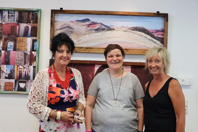 Martha Orgler mit Madeleine und Kirsten Witteborg von der Lebenshilfe Landeck (v.li.).