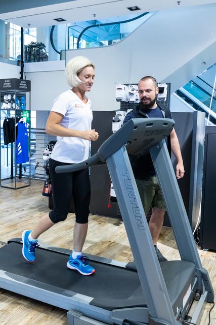 Aha-Erlebnisse am Laufband: Die Lauf-Analyse fördert für viele Läufer Überraschungen über ihren Laufstil zutage. | Foto: Konstantinov