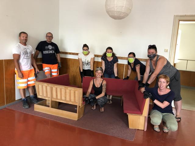 Das Team vom Kindergarten St. Elisabeth und Mitarbeiter des Rieder Bauhofes räumten das komplette Gebäude aus.