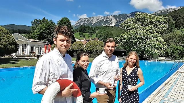 Matthias Weinzettl, Clarissa Chroma, Obmann Johannes Ribeiro da Silva und Kassierin Tatjana Sindelar (v.l.) kümmern sich um das Edlacher Strandbad – im Hintergrund die Rax. | Foto: RAXmedia