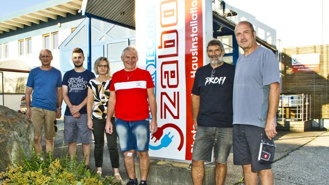 Heinz Bundschuh, Adrian Shala, Margit Hochwarter, Fritz Szabo, Ludwig Heinzl und Hans Glösl bilden das Elektrotechnikteam Szabo in der Grazer Straße 11