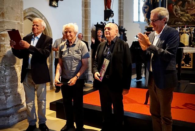 Die Gründungsväter Horst Eibl, Rudolf Markgraf und Helmut Trawöger wurden am 26. Juli 2020 zu "Ehrenabendmusiker" ernannt. Bad Schallerbachs Bürgermeister Gerhard Baumgartner gratulierte im Namen der Gemeinde. (Bild v.l.)