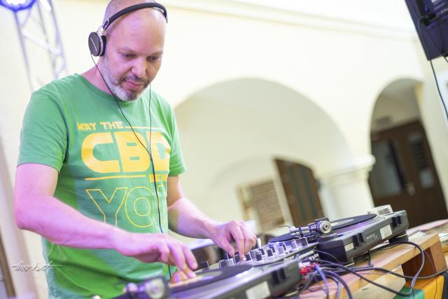 Sunny Sunday Chillout Zone: Reggae-Sounds im Töpperschloss Neubruck.