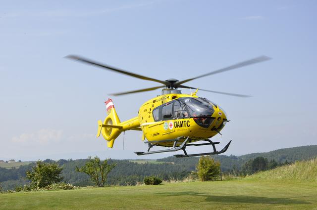 Der Verletzte wurde mit dem Hubschrauber nach Graz ins Spital gebracht. | Foto: Rotes Kreuz