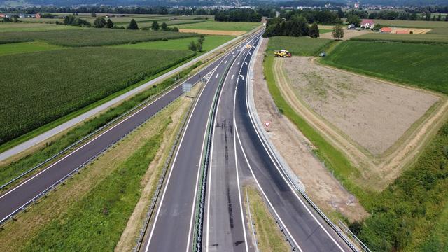 Der Blick von oben auf die verlängerte Einbiegespur beim Autobahnzubringer Mooskirchen. | Foto: Asfinag