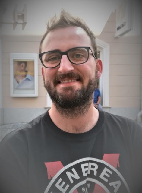 Ich gehe in Naturgewässer schwimmen. Kleine Baggerseen sind meine erste Wahl. Florian D., Krems