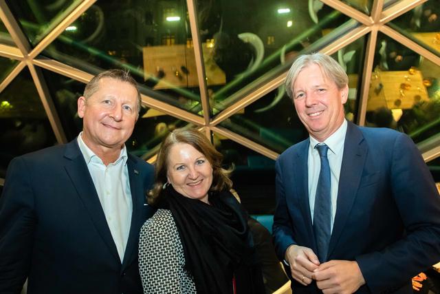 Hilfe seit Beginn: Walter Pisk mit Gattin Sigrid, Roland Reischl (v. l.)