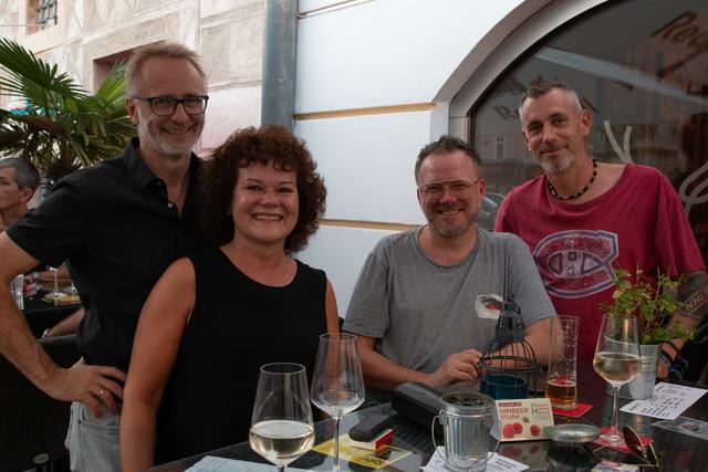 Die laue Sommernacht genossen die KAVO-Gewürzunternhemer Jürgen und Gaby Schoof, Fotograf Martin Wieland und Christoph Paugger.