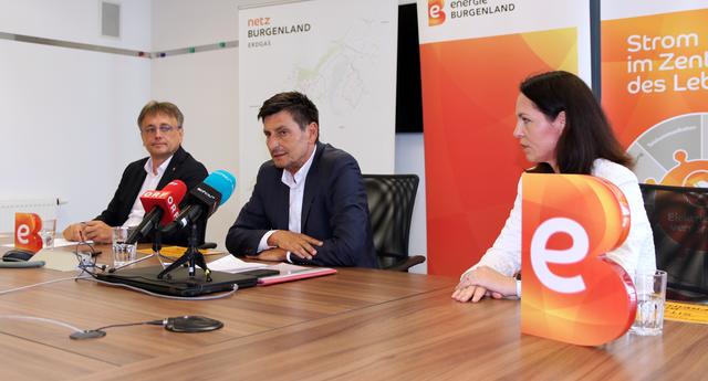 Berichten von der Lehrlingsoffensive: Energie Burgenland-Vorstandsvorsitzender Michael Gerbavsits, Personalchefin Beate Pauer-Zinggl und LR Christian Illedits