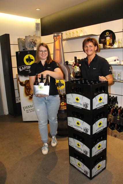 Das Kapsreiter Stadtbräu gibt es jetzt im 6er-Tragerl. Auch neu: Das Landbier in der 20er-Kiste. | Foto: Baumgartner