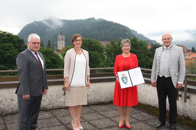 Angelobt: Hannes Dolleschall, Elke Florian, Bezirkshauptfrau Ulrike Buchacher und Norbert Steinwidder.