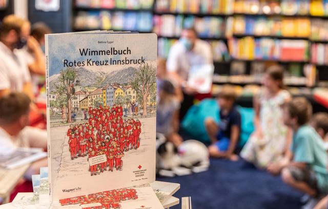 Das "Wimmelbuch - Rotes Kreuz Innsbruck" kann ab sofort im Buchhandel um 19,95 Euro gekauft werden. 
2 Euro gehen beim Kauf eines Buches als Spende an das Rote Kreuz Innsbruck. | Foto: Rotes Kreuz Innsbruck, Jakob Gruber
