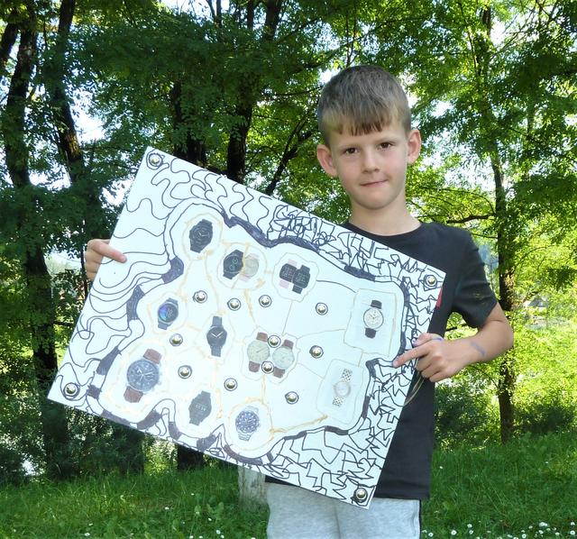 Maximilian und seine Uhrenwand | Foto: Ambrusch