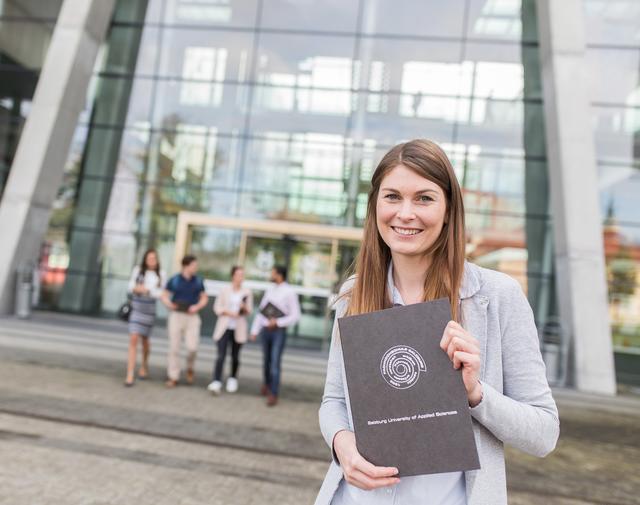 Trotz den Coronavirus-bedingten Turbulenzen haben im Juni und Juli 422 Studenten erfolgreich ihr Bachelor- bzw. Masterstudium an der FH Salzburg abgeschlossen.