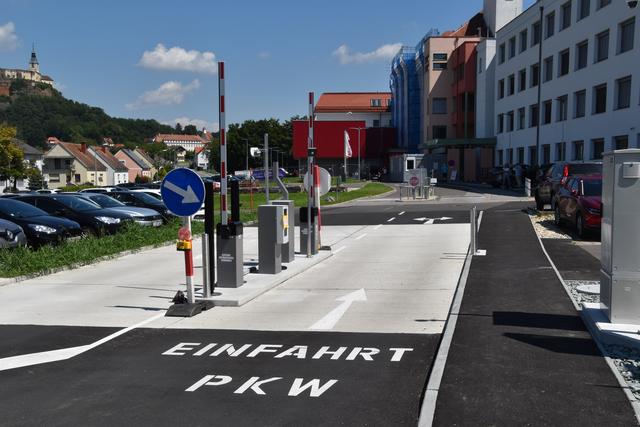 Besucher zahlen 60 Cent pro angefangener halber Stunde. Das Kurzparken bis zu 15 Minuten ist weiterhin gratis.