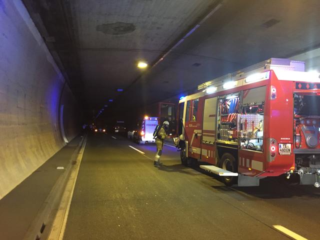 Zu einem Fahrzeugbrand kam es im Katschergtunnel (SYMBOLFOTO)