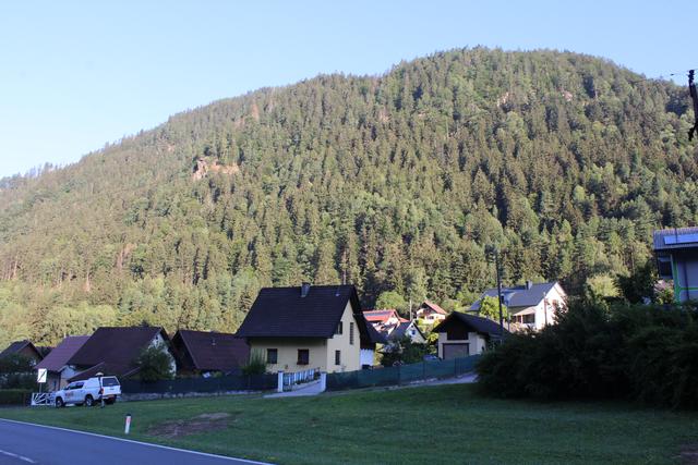 Ein Teil der Erdmannsiedlung an der B98.