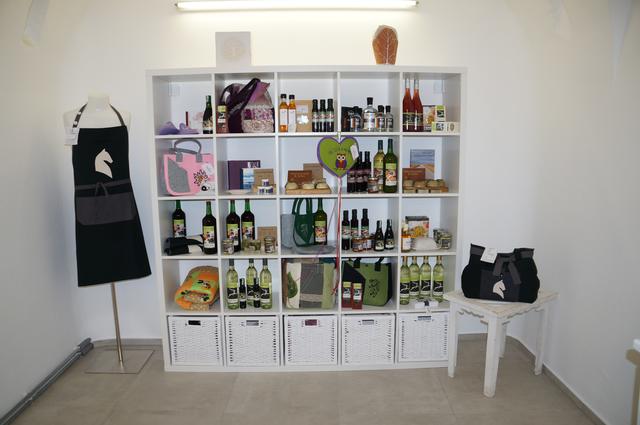 Produkte von 15 verschiedenen Unternehmen aus der Region werden im Stadtmarkt präsentiert.