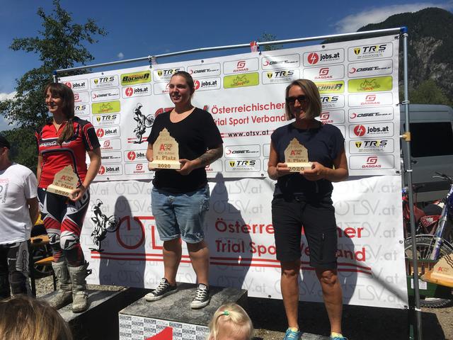 Denise Bezucha (M.) vom Trial Team Traisental gewann die Klasse "Ladys Trophy" vor Birgit Allmeier und Martina Kirchgatterer.