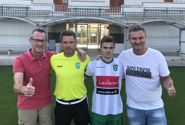 SL Karl-Heinz Salchinger , Trainer Werner Ostermann
Neuerwerbung Jan Ostermann und der sportlicher Leiter Armin Falger (v. l.) blicken optimistisch Richtung Landesliga Start.