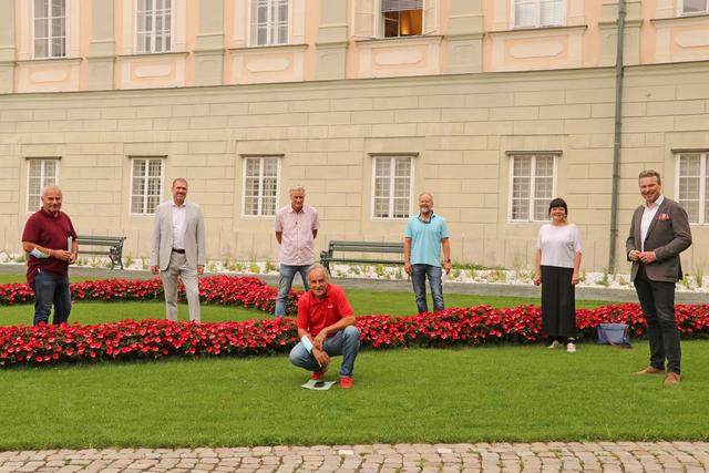 Blumenschmuck-Jury: Markus Strutz (Tourismusregion), Stadtrat Markus Geiger, Gärtnermeister Daniel Wornik, Inga Horny (Stadtmarketing), Gottlieb Selan (Abt. Stadtgarten) sowie Vizebürgermeister Wolfgang Germ und Gemeinderat Johann Zlydnyik. (v.l.)
