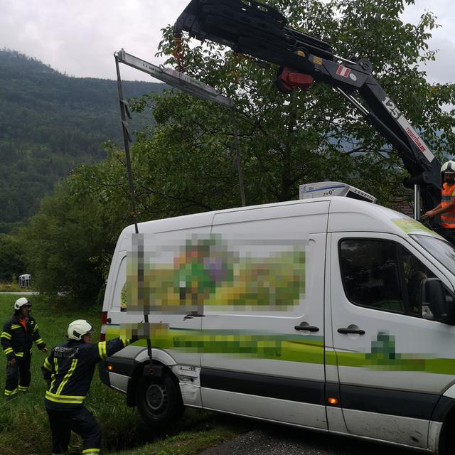 Bergung des Kleintransporters in Bad Ischl.