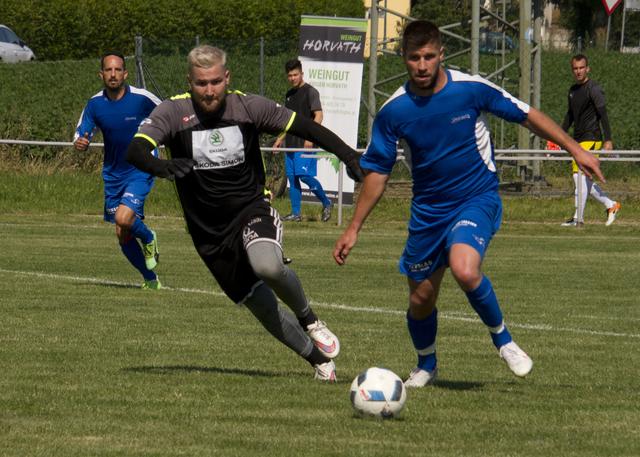 Goalie Milan Baliko - Rechnitz (li.) war der Matchwinner gegen Zuberbach