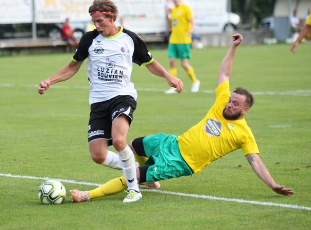 Haimings Slaven Susac rettet gegen Zams Stürmer Philipp Santeler. Später traf der allerdings drei Mal. | Foto: sportszene.tirol/Leitner