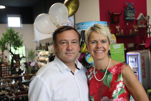 Zur Eröffnung von eigenArt haben Karl und Dagmar Wolf für Besucher ein Gewinnspiel mit schönen Preisen aufgelegt. | Foto: Edith Ertl