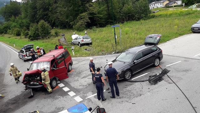 Zusammenstoß auf der B158 bei dem zwei Personen unbestimmten Grades verletzt wurden. | Foto: FF-Pfandl