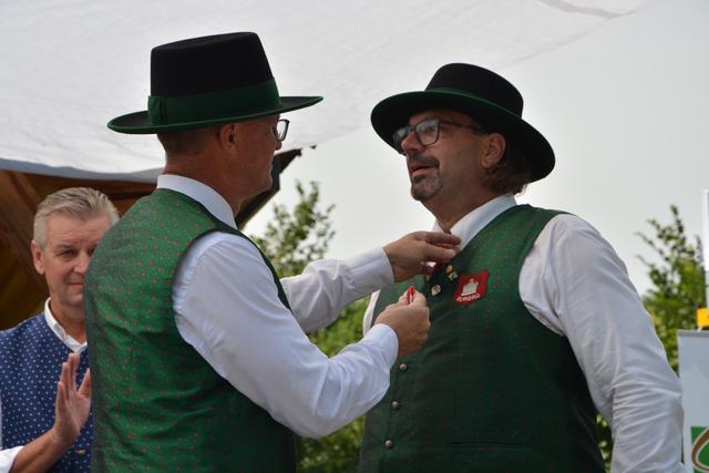 Für seinen Einsatz um die österreichische Blasmusik wurde ihm nun die Verdienstmedaille in Silber verliehen.
