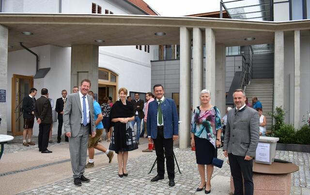 Bgm. Josef Müller, LH-Stv. Gaby Schaunig, LT-Präsident Josef Lobnig, Herta Dobrounig, Gemeindebund-Präsident Günther Vallant (v.l.)
 | Foto: KRM (9)