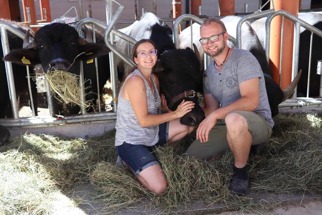 Landwirt Johann Gabauer und Partnerin Michaela Hierschläger machen in Esternberg am Silberbüffelhof Produkte aus Büffelmilch. Dafür wurden sie für den Regionalitätspreis 2020 der BezirksRundschau nominiert.