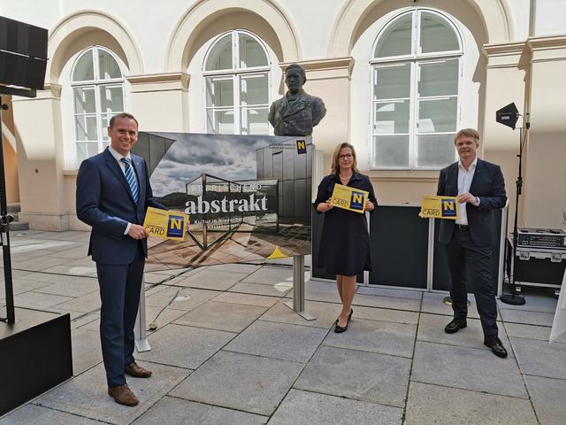 Tourismuslandesrat Jochen Danninger, Marion Boda, Geschäftsführerin der Niederösterreich-CARD und Michael Duscher, Geschäftsführer der Niederösterreich Werbung
