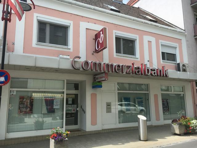 Der RMB-Überweisungsauftrag sei am 14. Juli um 21.41 Uhr eingegangen – um 23.45 Uhr wurde die Bank dann bekanntlich gesperrt. Unter der Leitung des eingesetzten Regierungskommissärs sei die Überweisung dann aber storniert worden.