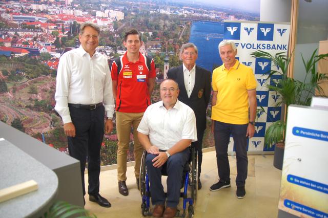Vdir. Rainer Kuhnle, Fecht-Staatsmeister Johannes Poscharnig, STR Albert Kisling, Josef Poscharnig und Andreas Hrubesch (Fechtunion Volksbank Krems)