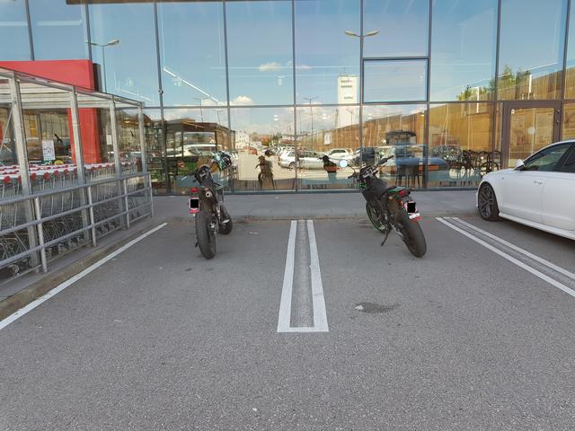 Da haben die beiden Buben Glück gehabt, dass die Autofahrer nicht zur Selbsthilfe gegriffen haben.