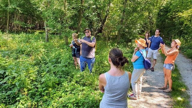 Biologin und Wildbienenexpertin Sabine Schoder und Doislau-Experte Frank Harmetzky erklären die Natur.
