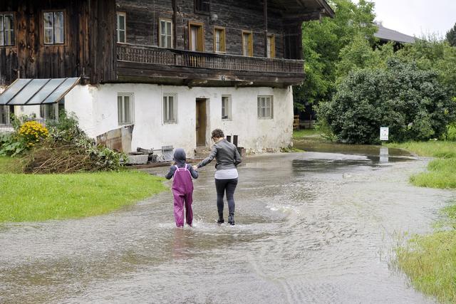 Zahlreiche Bäche sind bereits über die Ufer getreten.