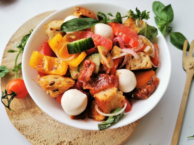 ein sommerlicher Salat für Groß und Klein | Foto: Katrin Ebetshuber