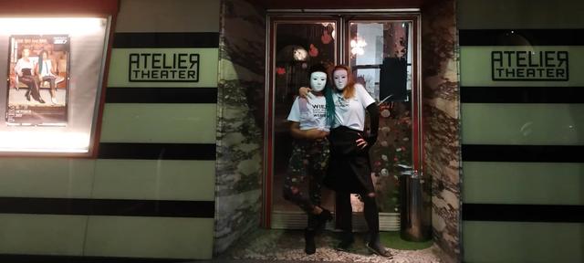 Talita Simek und Aleksandra Andrejewna (v.l.) haben das Direktionsbüro des Ateliertheaters verlassen. | Foto: Ateliertheater