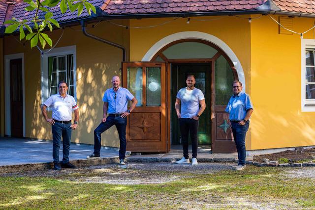 V. l.: Cemil Taskin, Unternehmer, Eugen Ertl, Berater, Sedat Taskin, Eigentümer und Bürgermeister Bernhard Fischer.