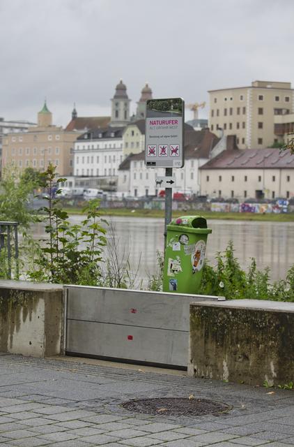 Der mobile Schutzwall ließe sich im Bedarfsfall noch um ein paar Meter Höhe erweitern.