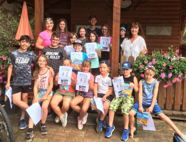 Zahlreiche Kinder nahmen am Tenniskurs in Aschau teil.