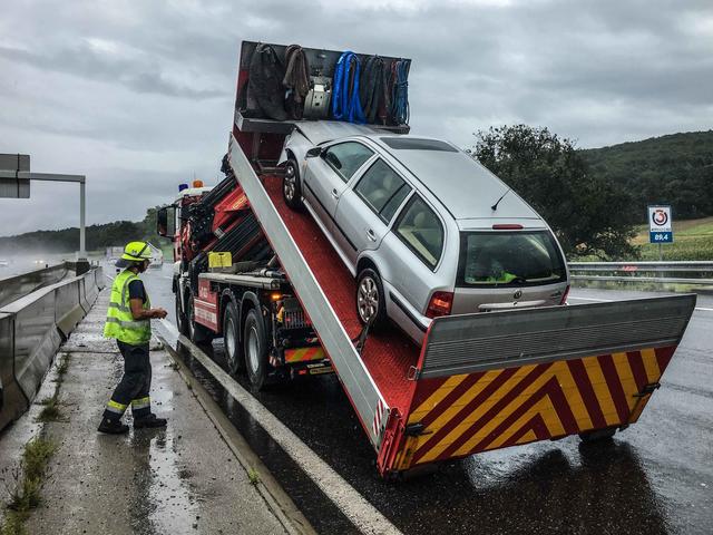 PKW musste nach Unfall auf der Westautobahn bei Steinhäusel geborgen werden.